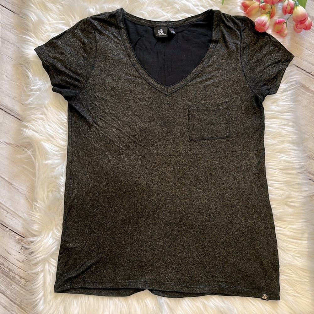 Rock & Republic V-Neck Gold and Black Dressy Tees Size Medium